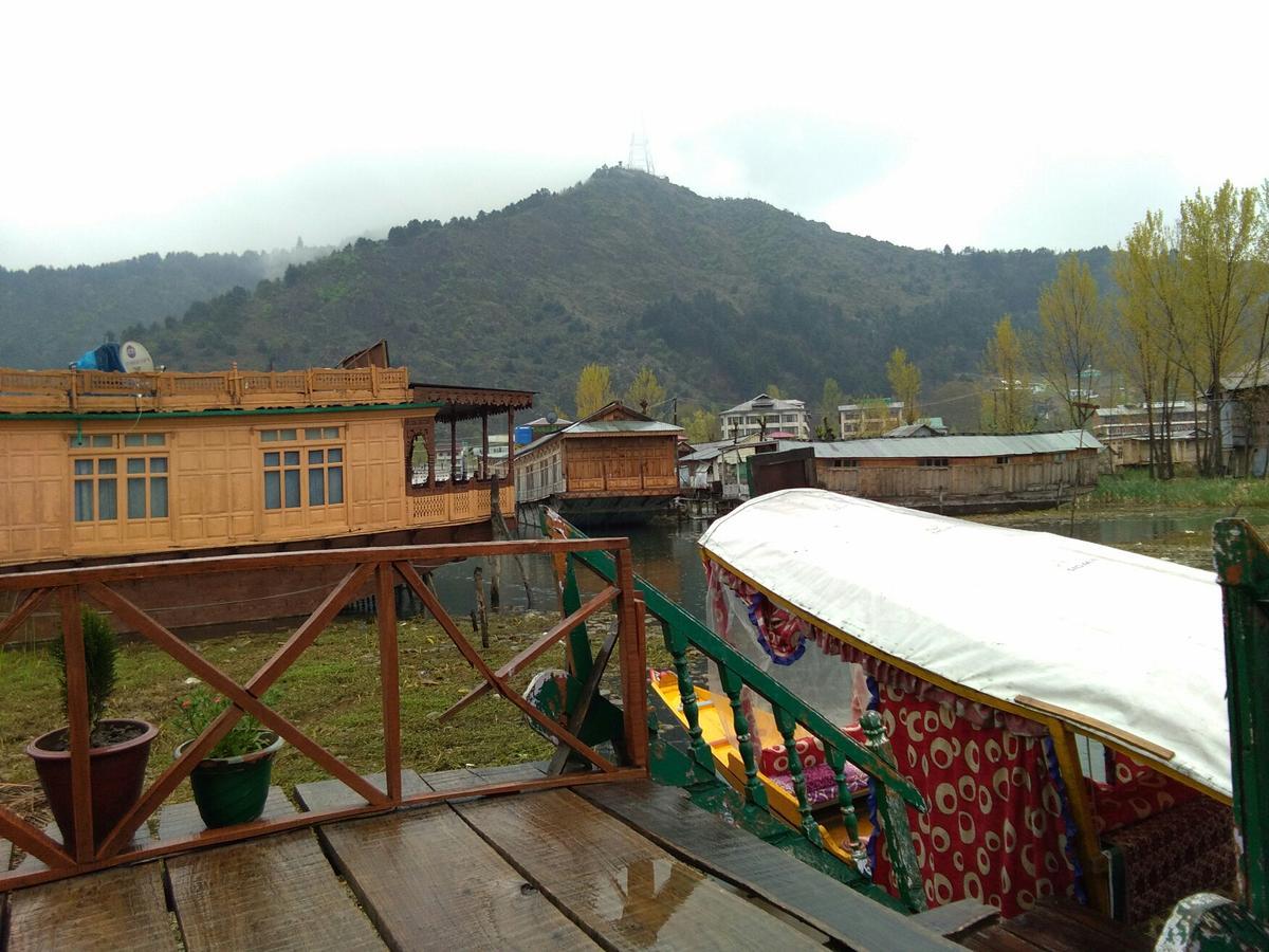 Houseboat - City Of Kashmir Otel Srīnagar Dış mekan fotoğraf